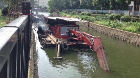 水陸兩用挖機出租